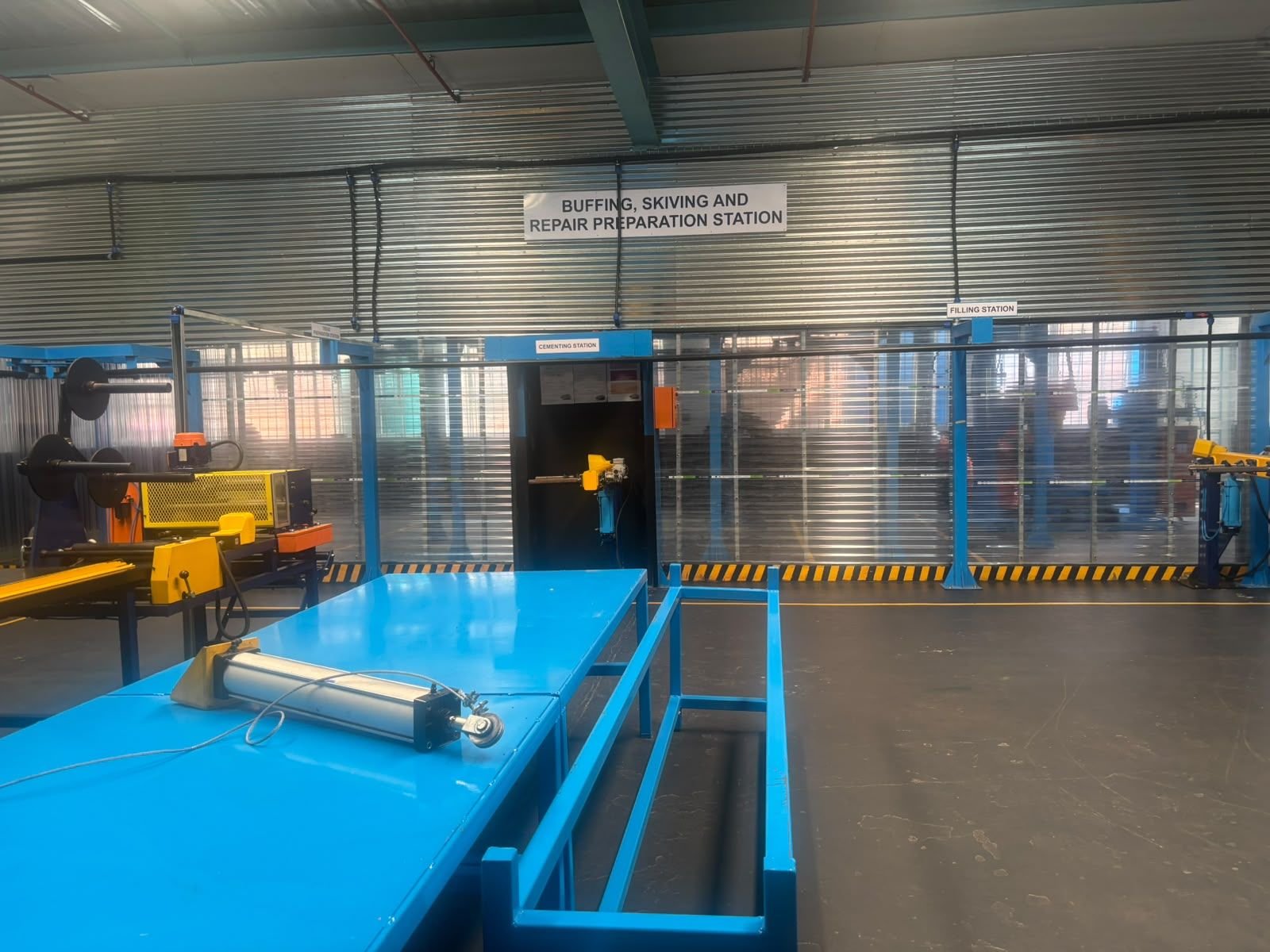 Buffing, skiving and repair preparation station in the 3G Tyres plant